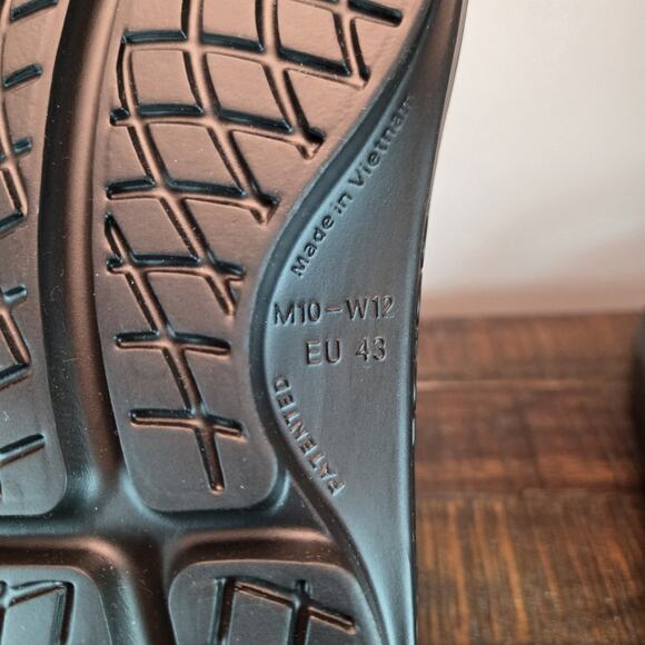 NEW Oofos Ooriginal Mens Size 10 Recovery Slip-On Flip Flops Beach Sandals Black main image 5